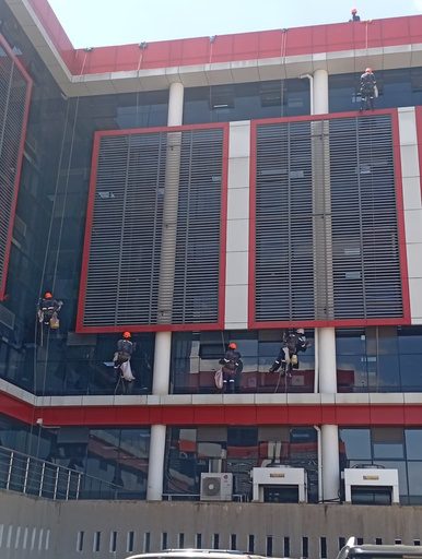 Specialised high-rise window cleaning